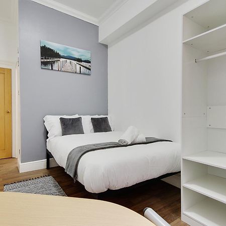 בורנמות' Hotel Azure Beach מראה חיצוני תמונה