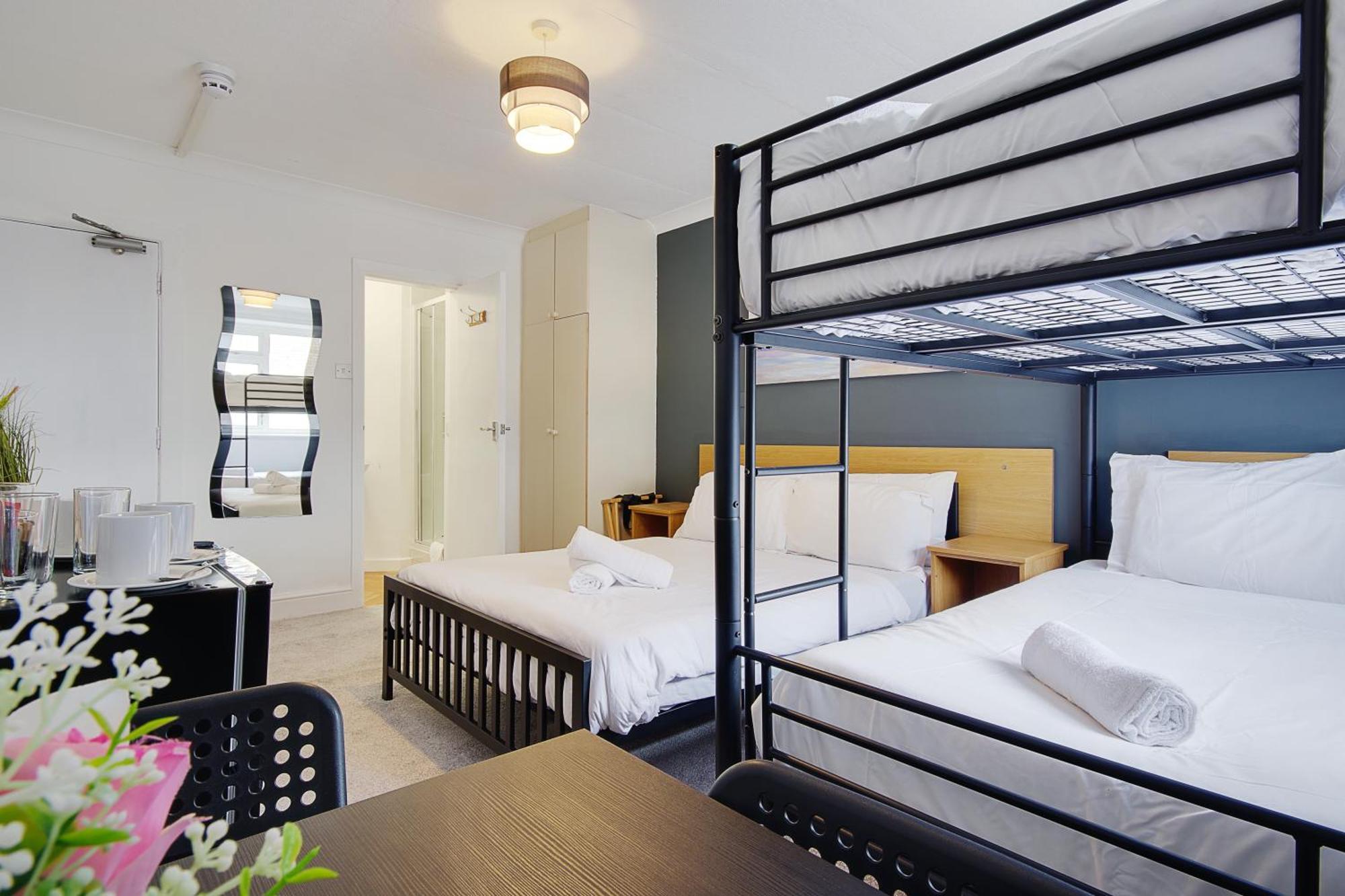 בורנמות' Hotel Azure Beach מראה חיצוני תמונה