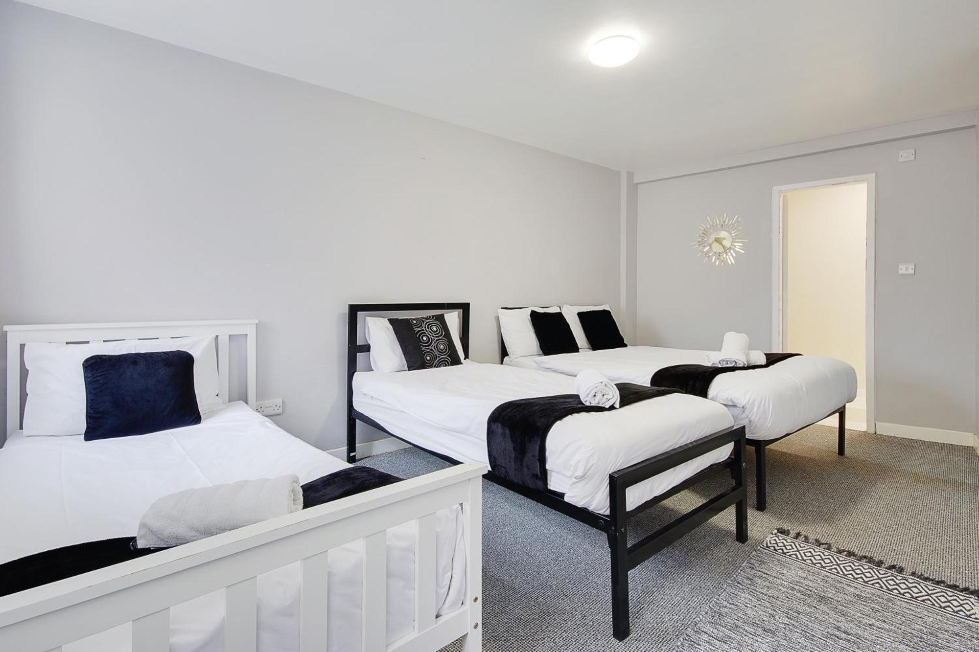 בורנמות' Hotel Azure Beach מראה חיצוני תמונה