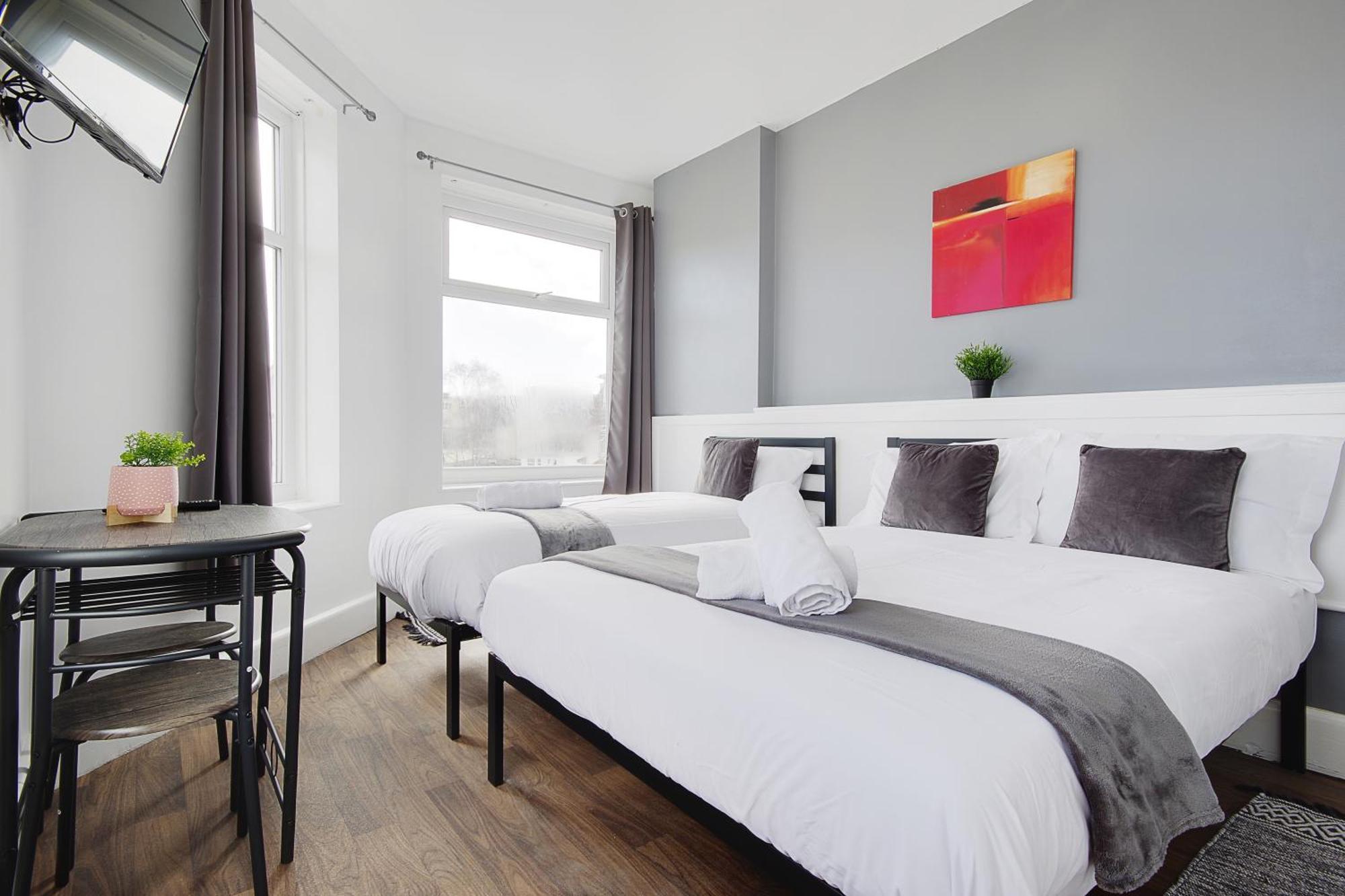 בורנמות' Hotel Azure Beach מראה חיצוני תמונה