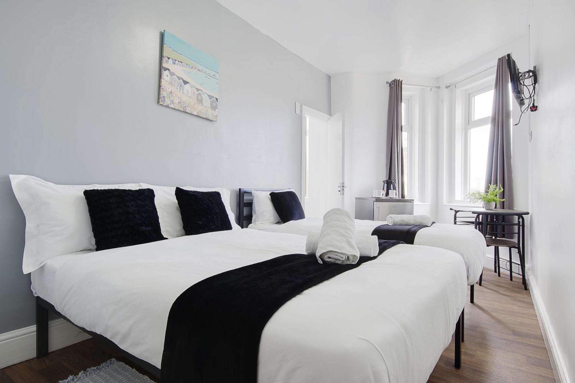 בורנמות' Hotel Azure Beach מראה חיצוני תמונה