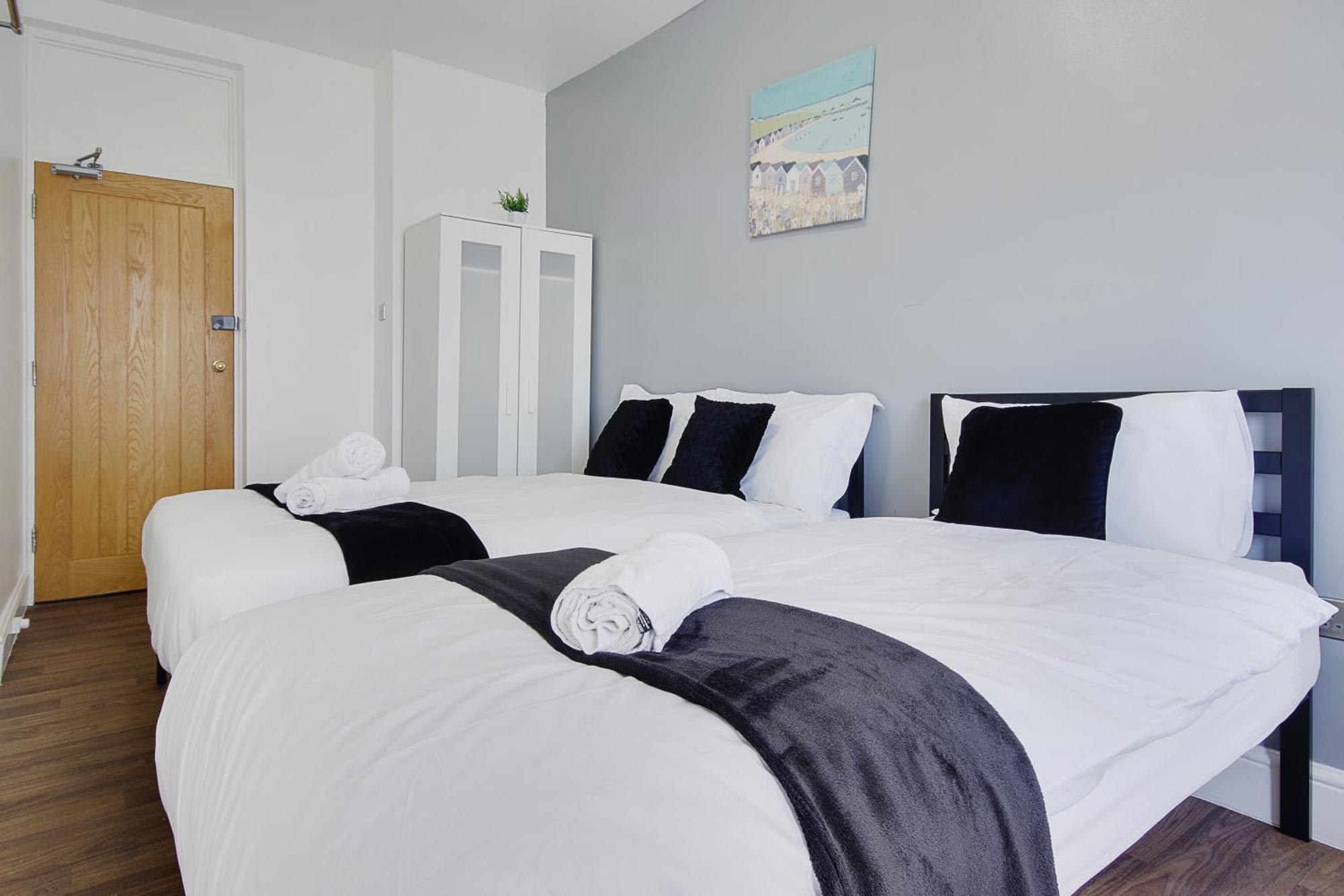 בורנמות' Hotel Azure Beach מראה חיצוני תמונה