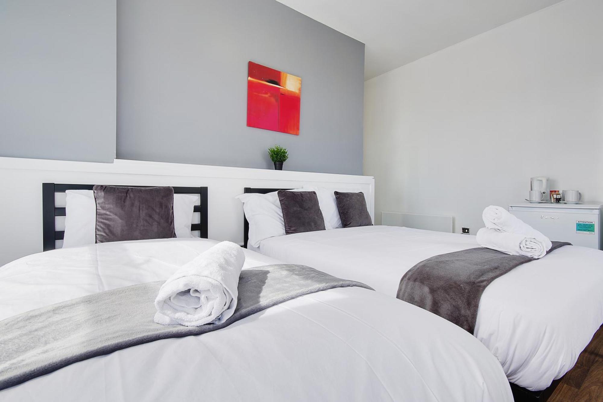 בורנמות' Hotel Azure Beach מראה חיצוני תמונה
